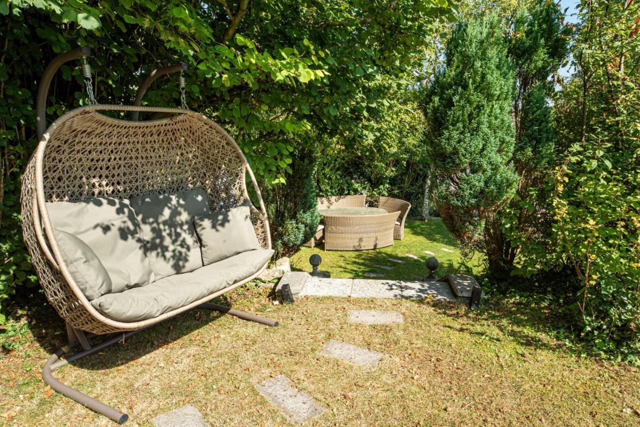 Wisteria View With Hottub & Cabin Sleeps 20 Chippenham  Exteriér fotografie
