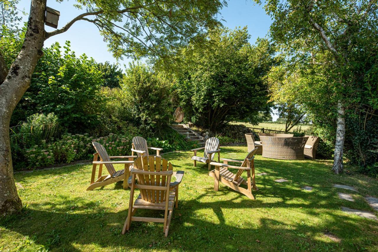 Wisteria View With Hottub & Cabin Sleeps 20 Chippenham  Exteriér fotografie