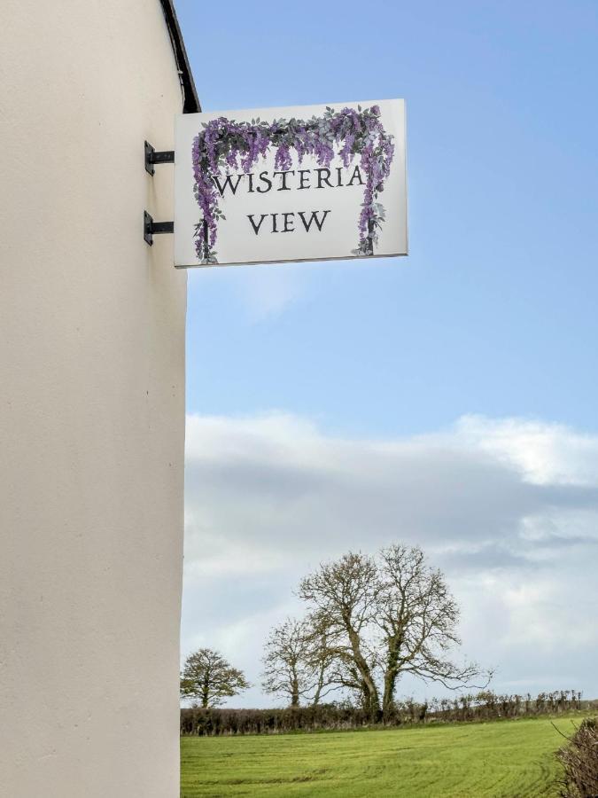 Wisteria View With Hottub & Cabin Sleeps 20 Chippenham  Exteriér fotografie