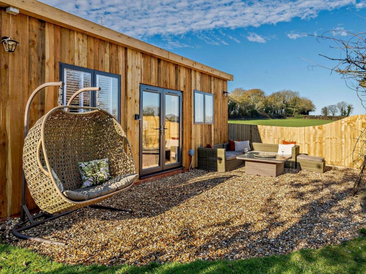 Wisteria View With Hottub & Cabin Sleeps 20 Chippenham  Exteriér fotografie